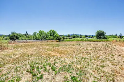 5595 Table Rock Road, Central Point, OR 97502 - Photo 5