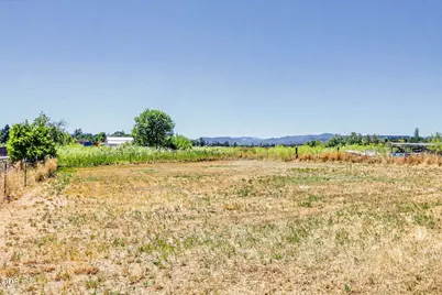 5595 Table Rock Road, Central Point, OR 97502 - Photo 3