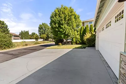 887 Holley Way, Central Point, OR 97502 - Photo 41