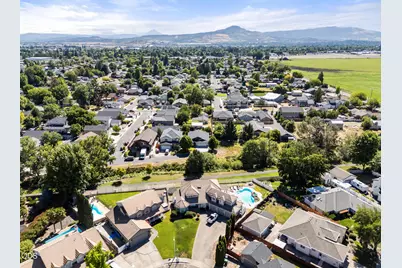 887 Holley Way, Central Point, OR 97502 - Photo 33