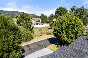 887 Holley Way, Central Point, OR 97502 - Photo 29