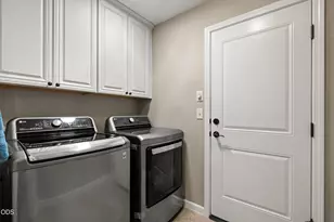 887 Holley Way, Central Point, OR 97502 - Photo 19
