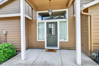 308 Live Oak Loop, Central Point, OR 97502 - Photo 3