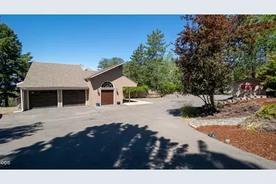 1403 Highcrest Drive, Medford, OR 97504 - Photo 3