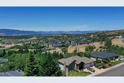 1403 Highcrest Drive, Medford, OR 97504 - Photo 91