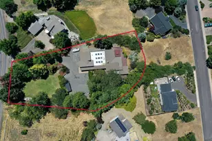 1403 Highcrest Dr, Medford, OR 97504 - Photo 5