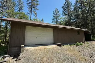 840 Shadow Hills Dr, Grants Pass, OR 97526 - Photo 13