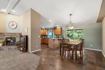 1443 Elaine Way, Medford, OR 97501 - Photo 7