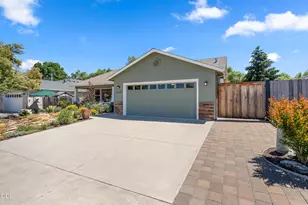 1443 Elaine Way, Medford, OR 97501 - Photo 3