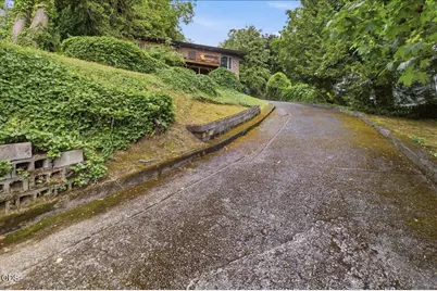 7339 S Corbett Avenue, Portland, OR 97219 - Photo 11