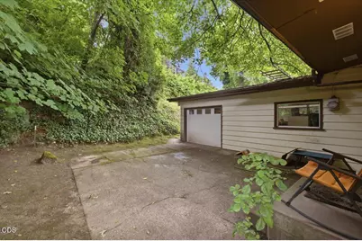 7339 S Corbett Avenue, Portland, OR 97219 - Photo 27