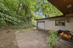 7339 S Corbett Ave, Portland, OR 97219 - Photo 27