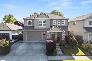 711 Isherwood Dr, Central Point, OR 97502 - Photo 1