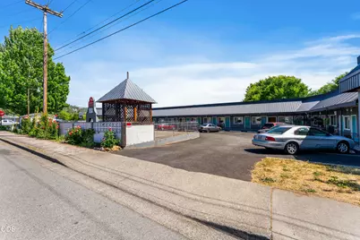 [Address not provided], Grants Pass, OR 97526 - Photo 3