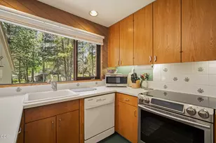 57218 Island Rd, Sunriver, OR 97707 - Photo 15