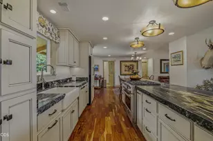 2564 Old Military Rd, Central Point, OR 97502 - Photo 11