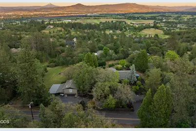 2564 Old Military Road, Central Point, OR 97502 - Photo 39