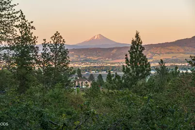 2564 Old Military Road, Central Point, OR 97502 - Photo 47