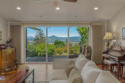 2564 Old Military Road, Central Point, OR 97502 - Photo 9