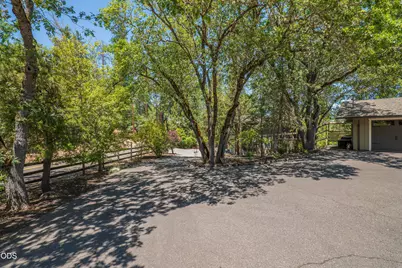 2564 Old Military Road, Central Point, OR 97502 - Photo 37