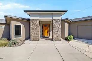 3303 Sky Wy, Medford, OR 97504 - Photo 3