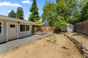 703 NE 10th St, Grants Pass, OR 97526 - Photo 29