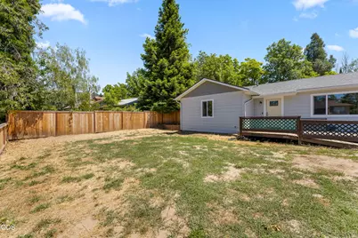 703 NE 10th Street, Grants Pass, OR 97526 - Photo 21
