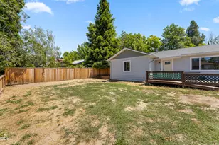 703 NE 10th St, Grants Pass, OR 97526 - Photo 21