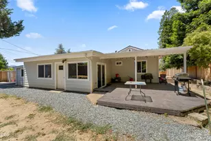 703 NE 10th St, Grants Pass, OR 97526 - Photo 25