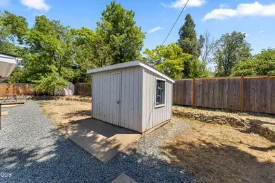 703 NE 10th Street, Grants Pass, OR 97526 - Photo 27