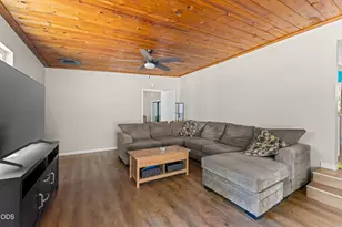 703 NE 10th St, Grants Pass, OR 97526 - Photo 11