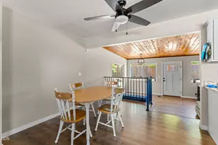 703 NE 10th St, Grants Pass, OR 97526 - Photo 9