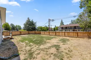 703 NE 10th St, Grants Pass, OR 97526 - Photo 23