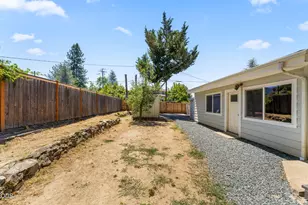 703 NE 10th St, Grants Pass, OR 97526 - Photo 27