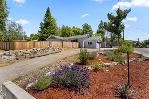 703 NE 10th St, Grants Pass, OR 97526 - Photo 5
