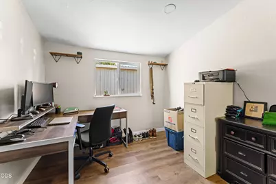 703 NE 10th Street, Grants Pass, OR 97526 - Photo 13