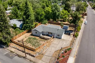 703 NE 10th St, Grants Pass, OR 97526 - Photo 29