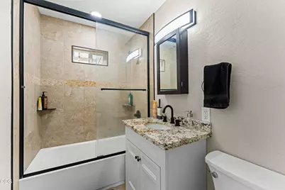 703 NE 10th Street, Grants Pass, OR 97526 - Photo 15