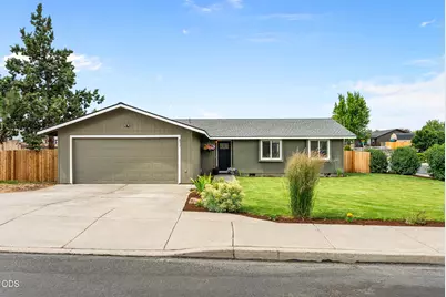 833 NW Maple Court, Redmond, OR 97756 - Photo 1