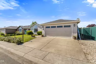 2343 New Haven Dr, Central Point, OR 97502 - Photo 1