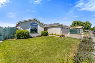 2343 New Haven Dr, Central Point, OR 97502 - Photo 3