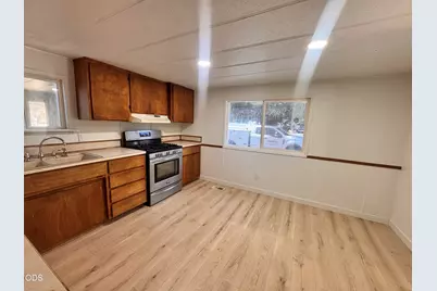 5602 Denver Avenue #UNIT 4, Klamath Falls, OR 97603 - Photo 1