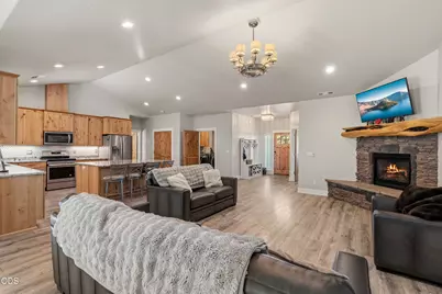 125 McKenzie Ridge Road, Grants Pass, OR 97526 - Photo 5