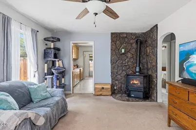 303 NW Birch Avenue, Redmond, OR 97756 - Photo 3