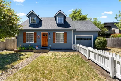 533 NW D Street, Grants Pass, OR 97526 - Photo 3