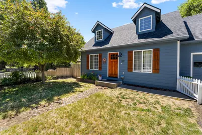 533 NW D Street, Grants Pass, OR 97526 - Photo 25
