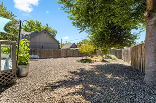 533 NW D St, Grants Pass, OR 97526 - Photo 7