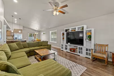 241 Westbrook Drive, Rogue River, OR 97537 - Photo 3