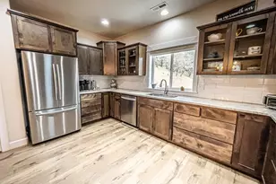 250 Oak Knl, Jacksonville, OR 97530 - Photo 13