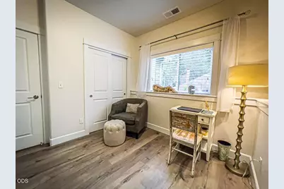 250 Oak Knoll, Jacksonville, OR 97530 - Photo 33